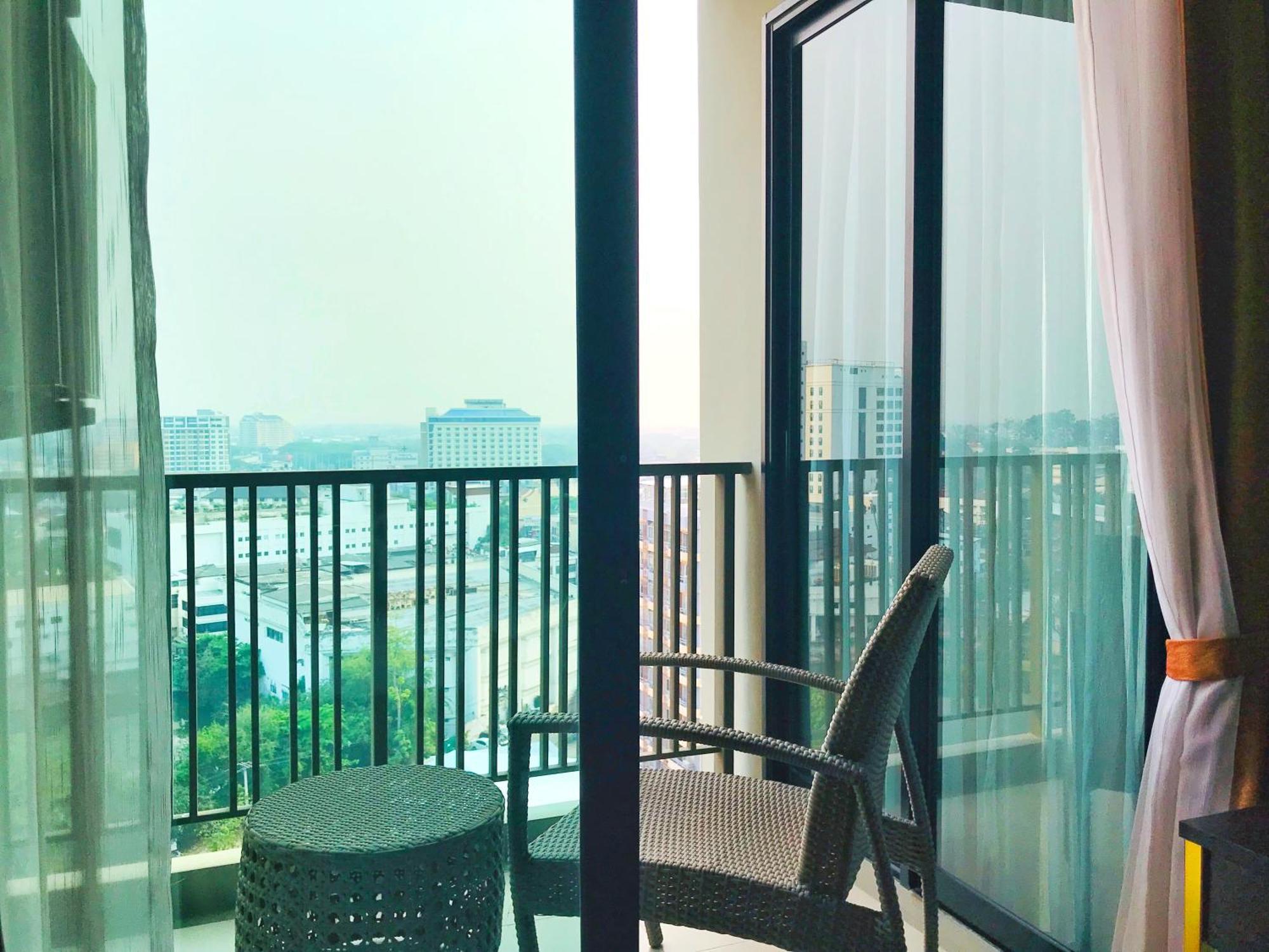 The Astra Suites Chiang Mai Bagian luar foto
