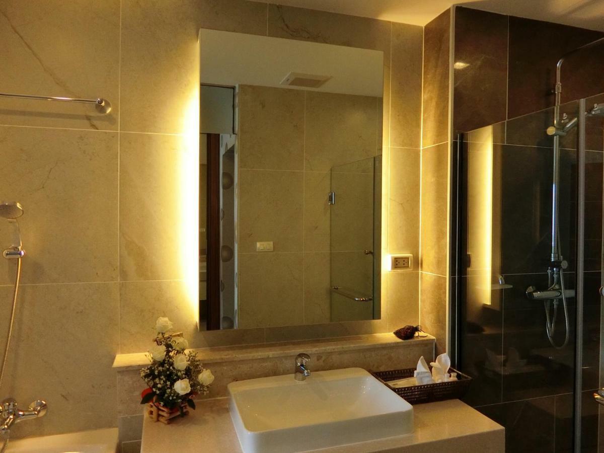 The Astra Suites Chiang Mai Bagian luar foto