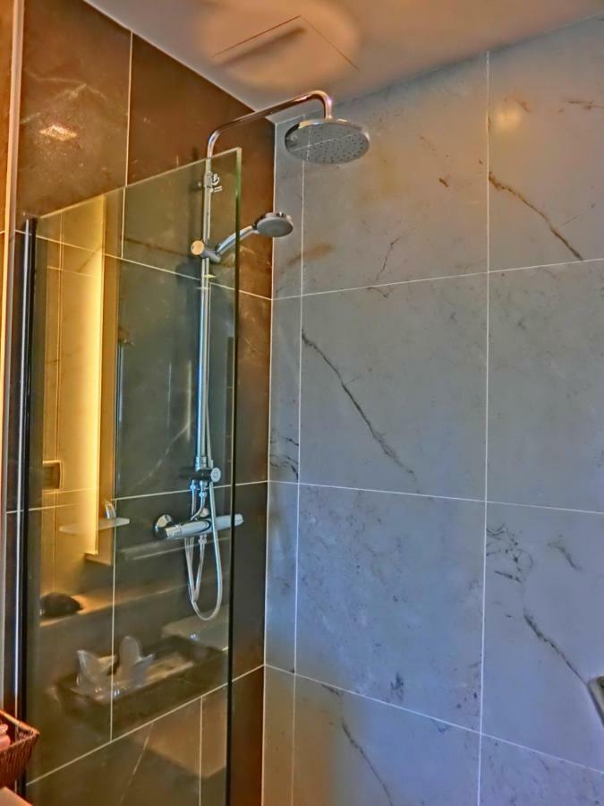The Astra Suites Chiang Mai Bagian luar foto