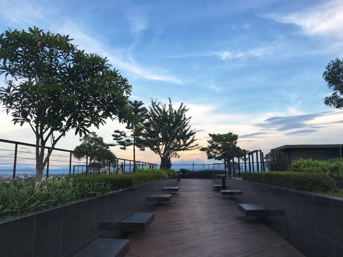 The Astra Suites Chiang Mai Bagian luar foto