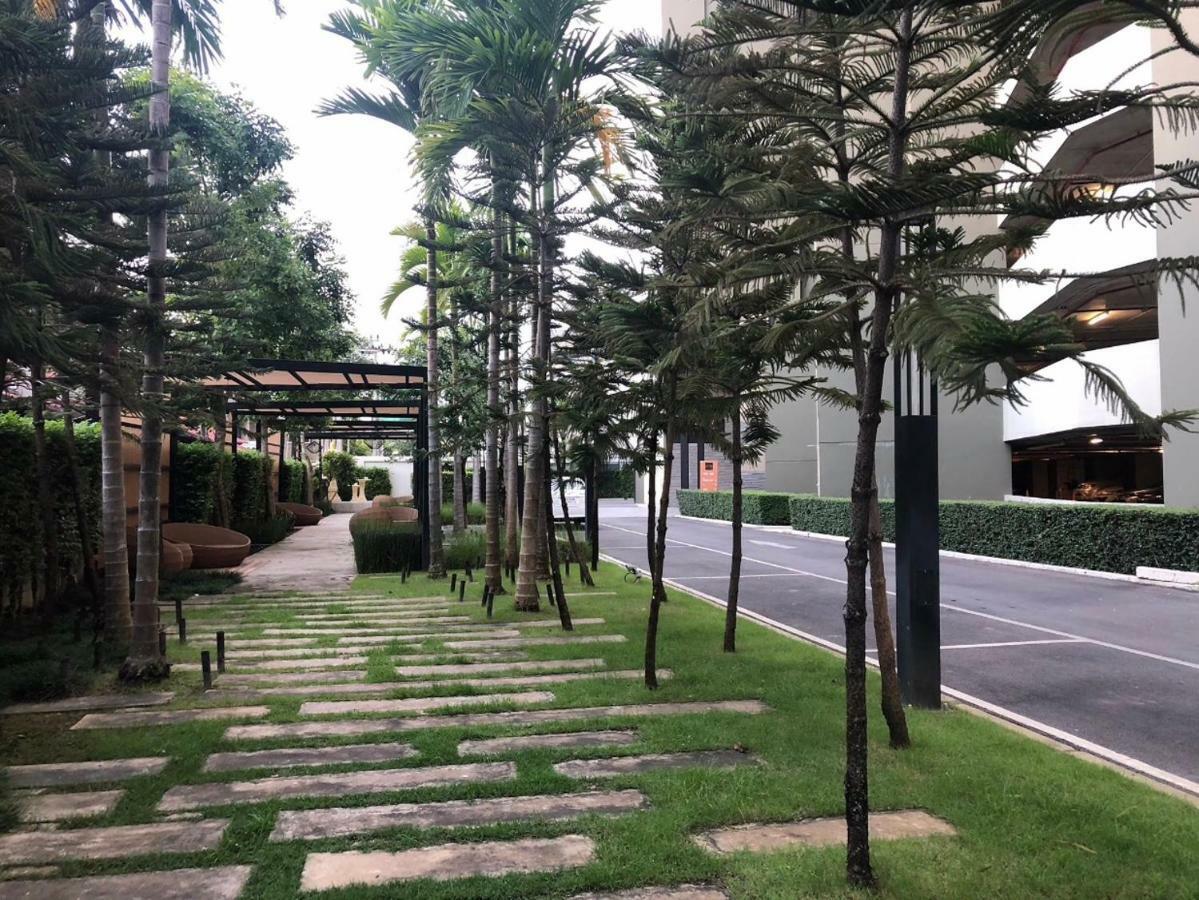 The Astra Suites Chiang Mai Bagian luar foto